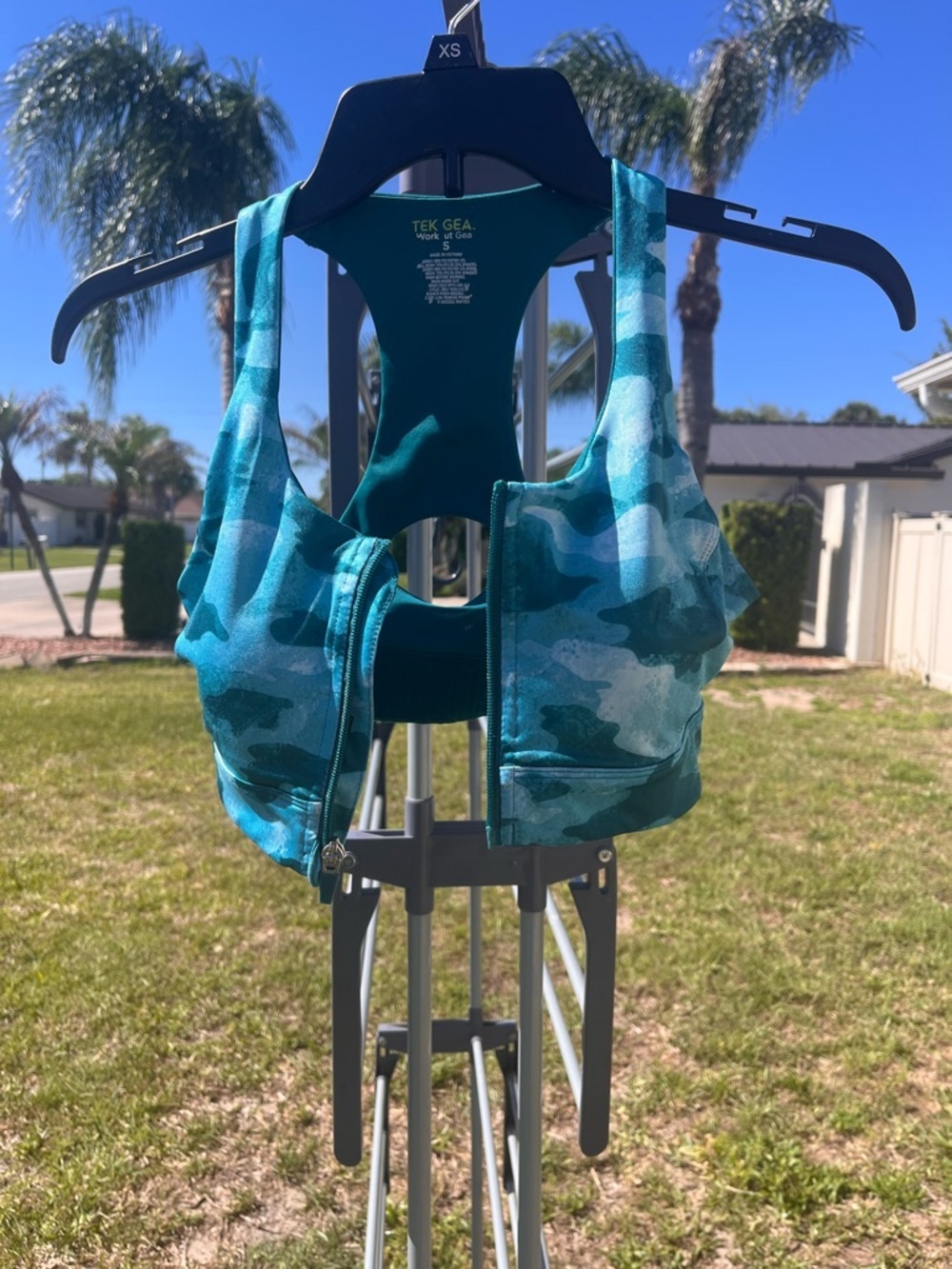Tek Gear Teal Camo Zip-Front Sports Bra - Size Small - Picture 9 of 11
